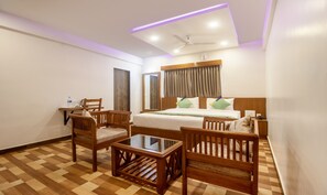 Standard Room | In-room safe, desk, iron/ironing board, rollaway beds - Treebo Elite Plaza, 700 Mtrs From Madikeri Fort (Madikeri)