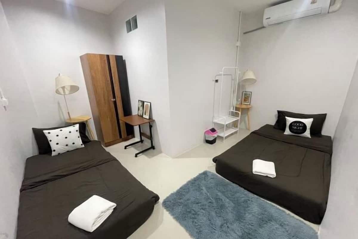WiFi (free), bed sheets