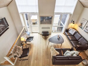 TV, fireplace, DVD player