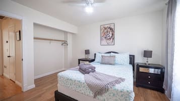 3 slaapkamers, een strijkplank/strijkijzer, wifi, beddengoed