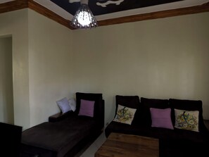 Comfort Apartment, 2 Bedrooms | Living room