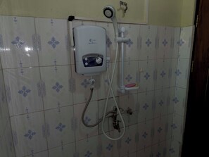 Bathroom - Olive Palm Suites Jinja (Jinja)