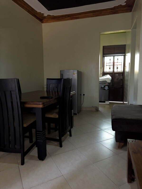 Dining room - Olive Palm Suites Jinja (Jinja)