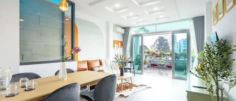 Signature-kattohuoneisto | Oleskelualue | Älytelevisio