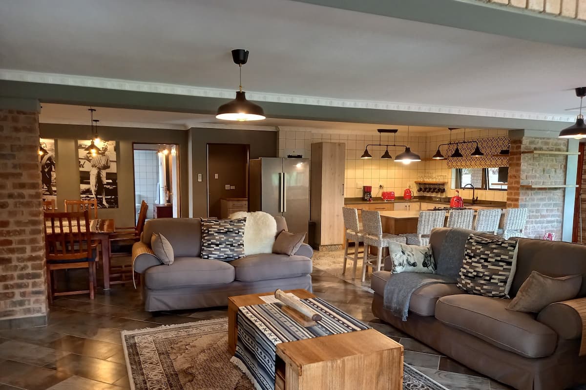 Elite Apartment | Living area | Smart TV, Netflix, streaming services