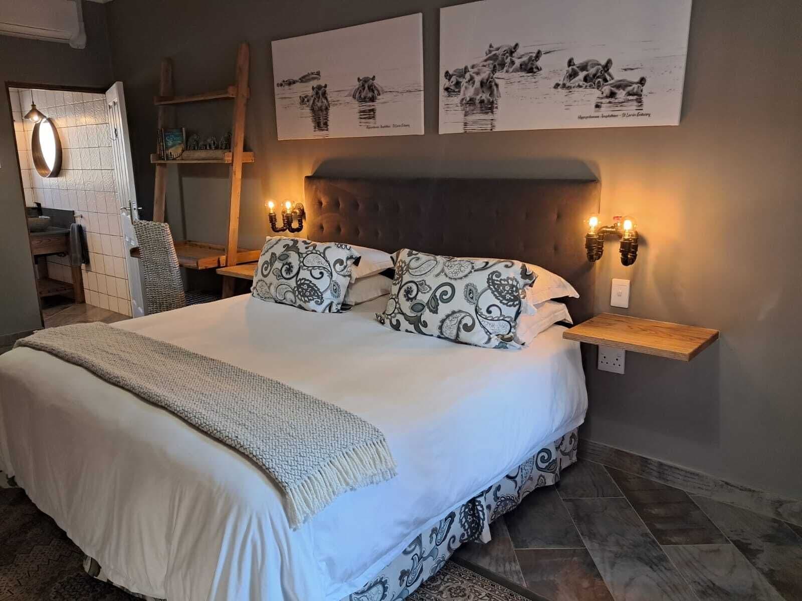 Deluxe Suite | Egyptian cotton sheets, premium bedding, down comforters