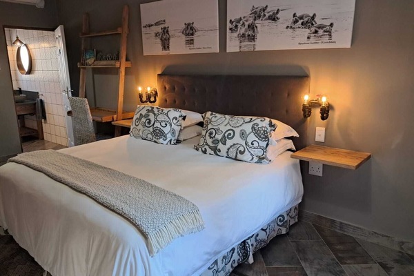 Deluxe Suite | Egyptian cotton sheets, premium bedding, down comforters