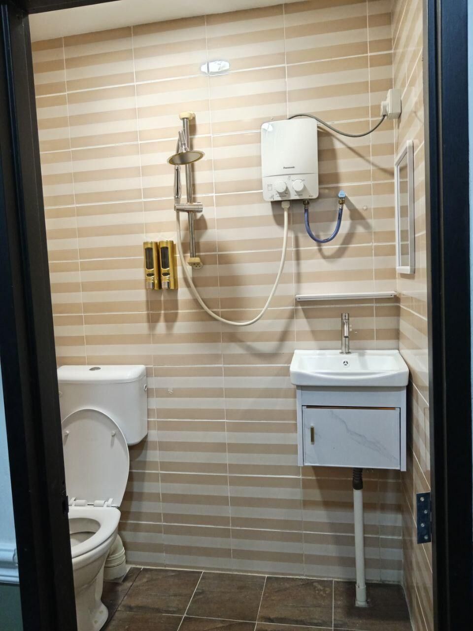 Firemannsrom – familie | Bad | Dusj, regndusjhode, hårføner og håndklær