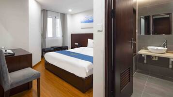 9 bedrooms, WiFi, bed sheets