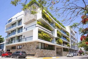 Exterior - Luxury Condo: Rooftop Pool & Beach Nearby (Solidaridad)