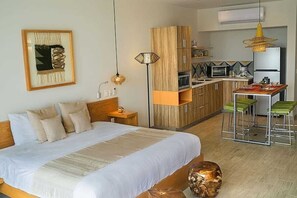 1 bedroom, iron/ironing board, WiFi, bed sheets - Luxury Condo: Rooftop Pool & Beach Nearby (Solidaridad)