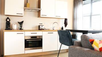 Fridge, stovetop, dishwasher, coffee/tea maker