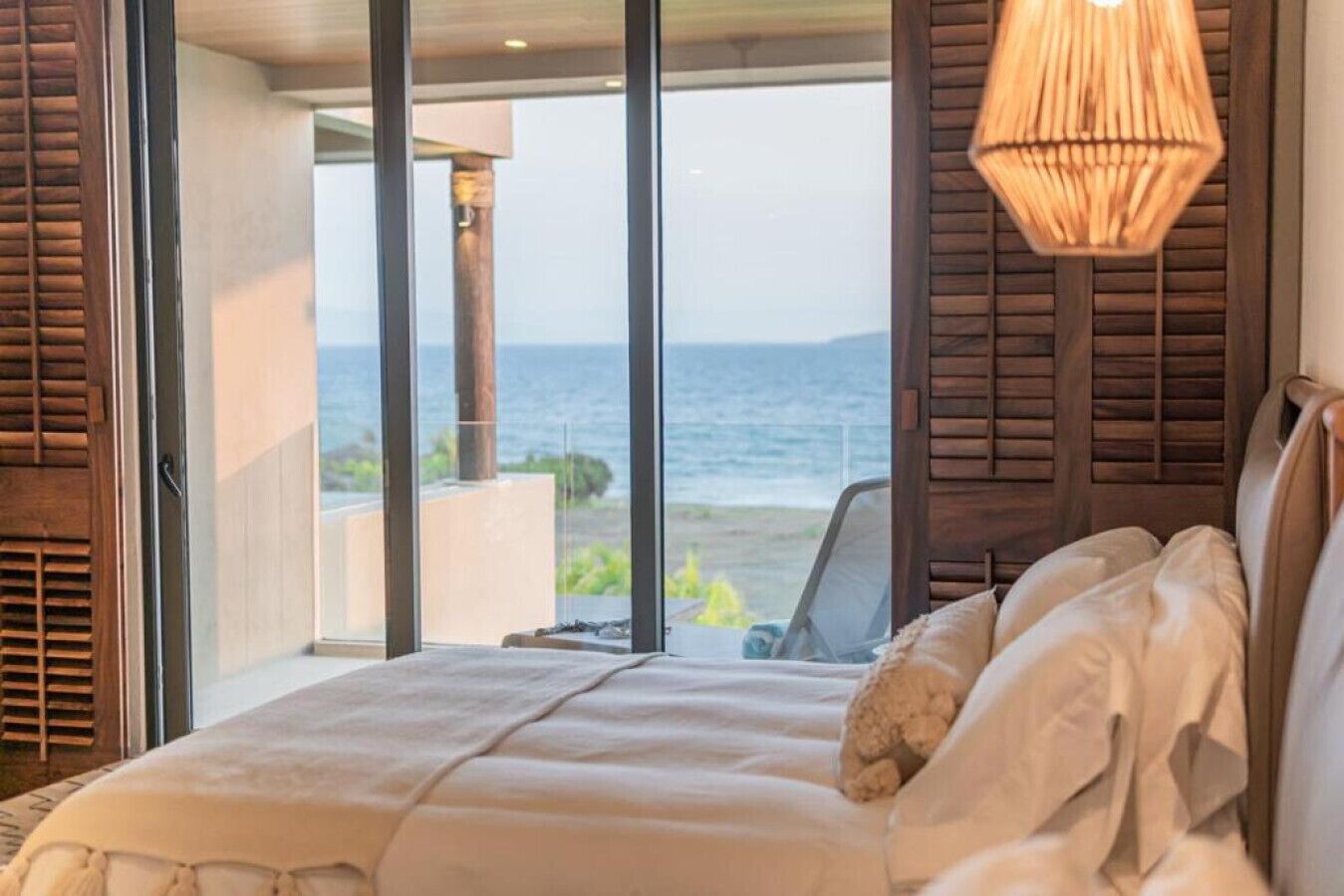 3 bedrooms, desk, iron/ironing board, travel cot