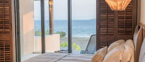 3 bedrooms, desk, iron/ironing board, travel cot