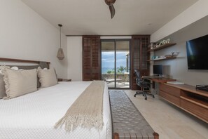 3 bedrooms, desk, iron/ironing board, travel cot