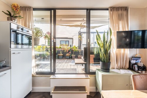 Unieke en Moderne Water Villa in de Buurt van Schiphol en Amsterdam