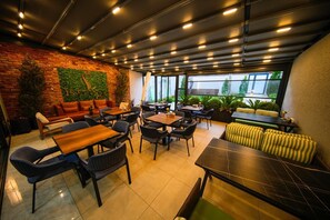 106-centimeters LCD-tv med satellitkanaler och golvvärme