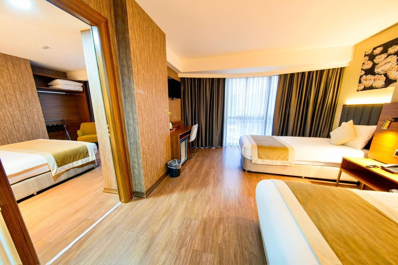 Family Connect Room | Hochwertige Bettwaren, Daunenbettdecken