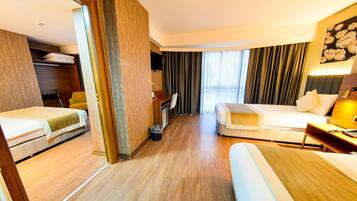 Family Connect Room | Hochwertige Bettwaren, Daunenbettdecken