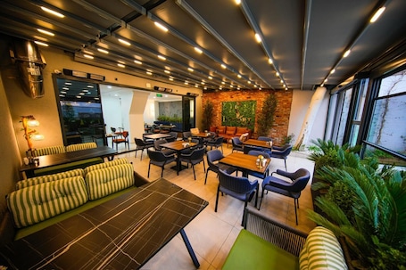 Restaurant. Istport Garden