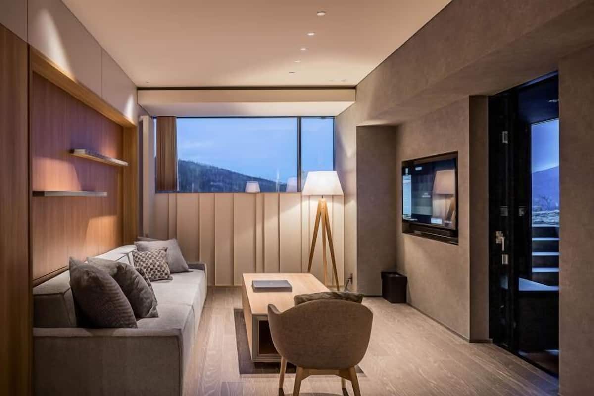 Living area | 43-inch Smart TV with digital channels, toys, heated floors