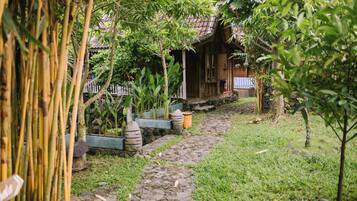 Bungalow Tradisional | Pemandangan taman