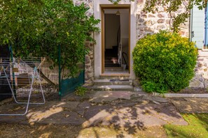 Exterior detail - Cottage "Gite Paul" with Private Terrace & Wi-Fi (ROQUEBRUNE-SUR-ARGENS)