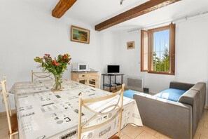 Interior - Cottage "Gite Paul" with Private Terrace & Wi-Fi (ROQUEBRUNE-SUR-ARGENS)