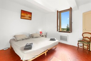 2 bedrooms, free WiFi, bed sheets - Cottage "Gite Paul" with Private Terrace & Wi-Fi (ROQUEBRUNE-SUR-ARGENS)