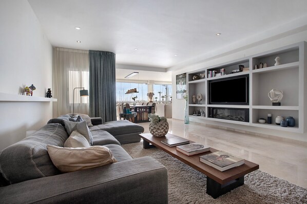 A modern living room with a grey sofa, a coffee table, and a TV stand with shelves. - Apartment "Puerto Marina Exclusive" with Sea View & Wi-Fi (Benalmádena)
