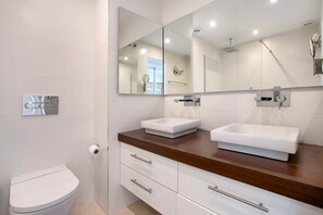 A modern bathroom with a white toilet, a double sink vanity, and a large mirror. - Apartment "Puerto Marina Exclusive" with Sea View & Wi-Fi (Benalmádena)