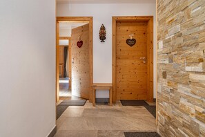 Interior - Apartment "Stoffelapartments - Martina" with Mountain View, Shared Terrace & Wi-Fi (Wolkenstein)