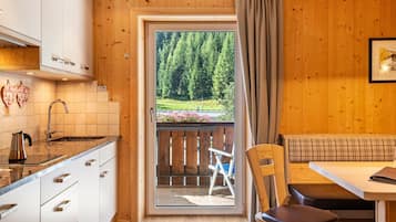 Kühlschrank, Mikrowelle, Herdplatte, Geschirrspüler