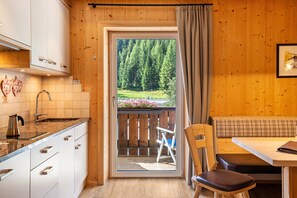 Refrigerador, microondas, parrilla de estufa y lavavajillas 