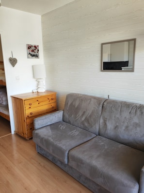 TV, tavolo da ping pong