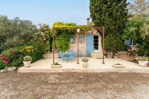 屋外ダイニングエリア