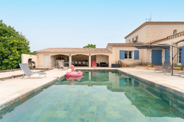 Pool - Villa 'Mas De La Tourrache' with Private Pool, Wi-Fi and Air Conditioning (Saint-Étienne-du-Grès)