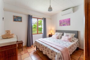 4 habitaciones, wifi gratis y ropa de cama 