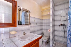 Shower, free toiletries, hair dryer, towels