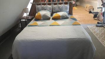 5 Schlafzimmer, Schreibtisch, Reisekinderbett, WLAN