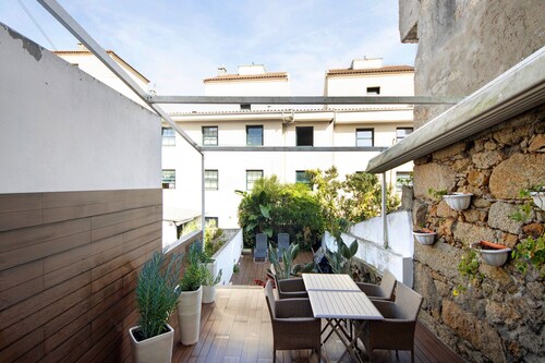 Holiday Home 'Lidador House' with Private Terrace, Private Garden and Wi-Fi