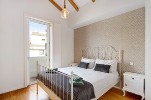 2 bedrooms, iron/ironing board, free WiFi, bed sheets - Holiday Home 'Lidador House' with Private Terrace, Private Garden and Wi-Fi (Vila do Conde)