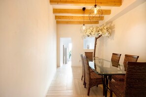 Dining - Holiday Home 'Lidador House' with Private Terrace, Private Garden and Wi-Fi (Vila do Conde)