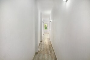 Interior - Vacation Apartment 'Apartamento B Para 3 En Vecindario' with Wi-Fi (Vecindario)