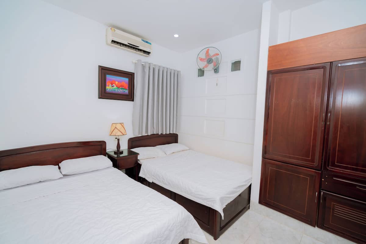 Deluxe Double or Twin Room | Minibar, desk, laptop workspace, soundproofing