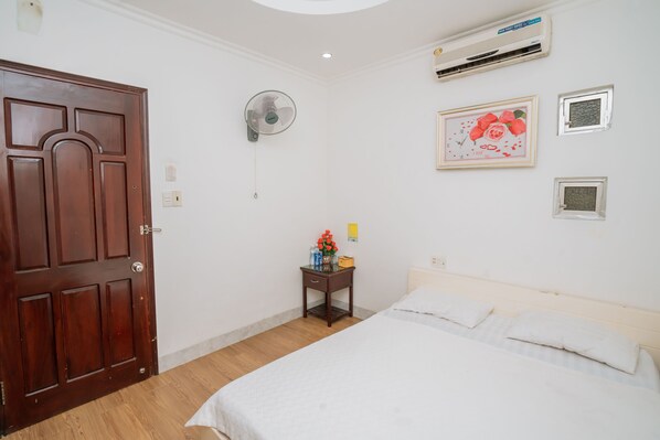 Basic Double Room | Minibar, desk, laptop workspace, soundproofing - Trieu Vu Hotel & Apartment (Buon Ma Thuot)