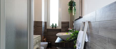 Panoramic Apartment | Bathroom