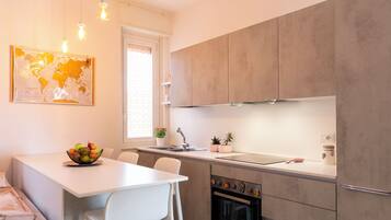Panoramic Apartment | Private kitchen | Full-size fridge, oven, stovetop, dishwasher