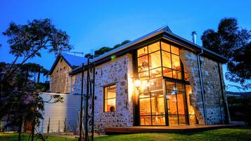 The Millery Suite, 1 King Bed with Sofa bed, Fireplace, Vineyard View | Front of property