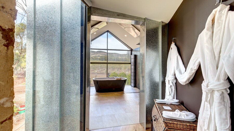 Old Chaff Mill Retreat - - luxury vineyard accommodation